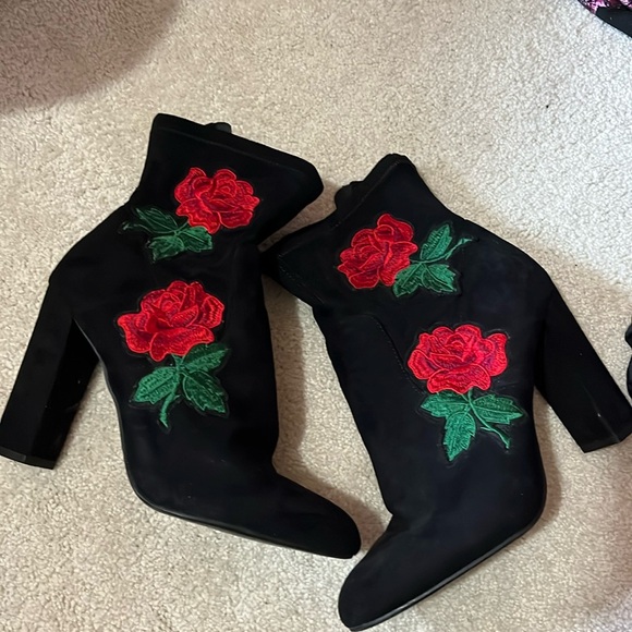 Steve Madden rose suede heeled bootie - Picture 1 of 5